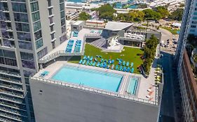 Breezy Stays Luxury Residences - Near Kaseya Center