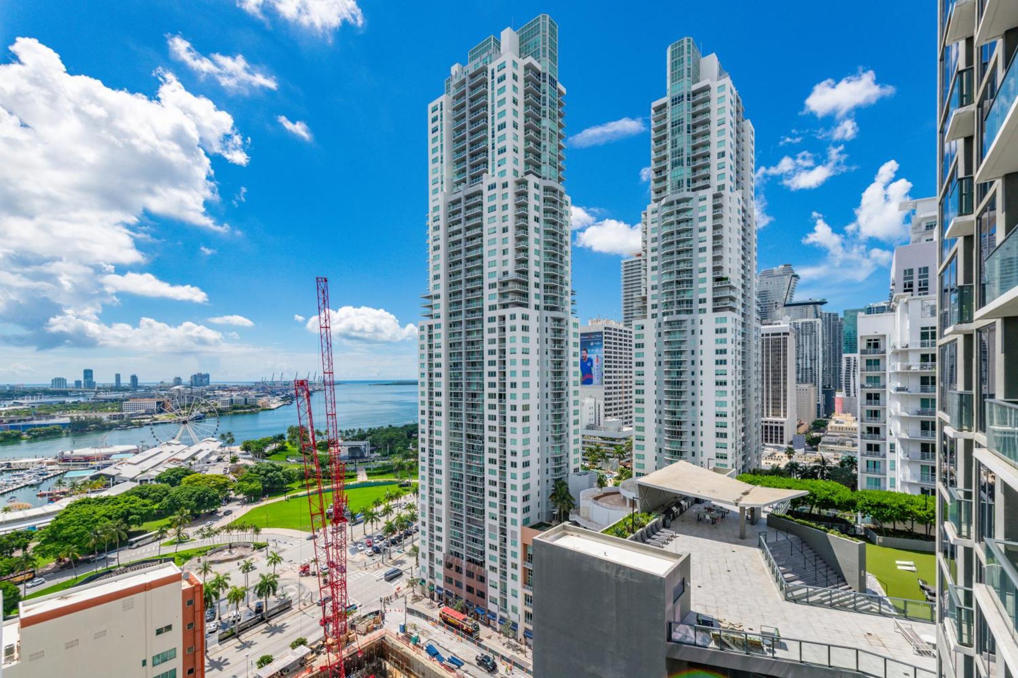 Breezy Stays Luxury Residences - Near Kaseya Center Miami Extérieur photo